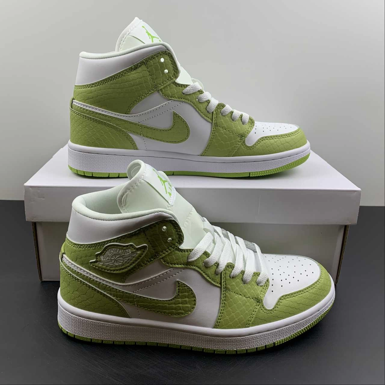 Air Jordan 1 Mid SE White Vivid Green-White (2022) Traction Optimized Grip