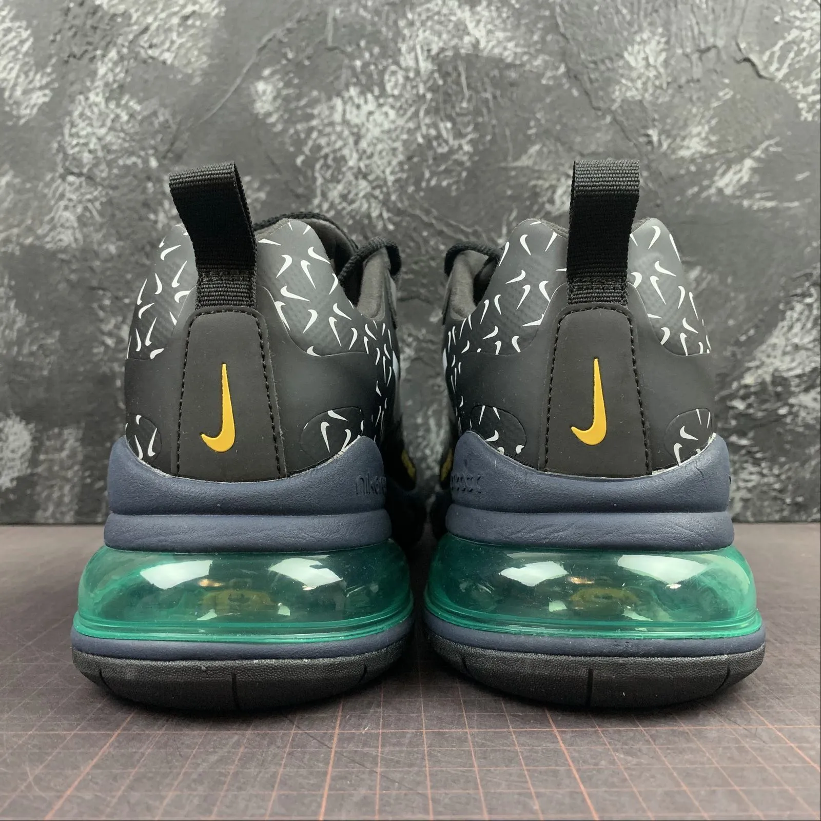 Soft Arch Air Max 270 React Black Dark Grey-Volt CT2538-001