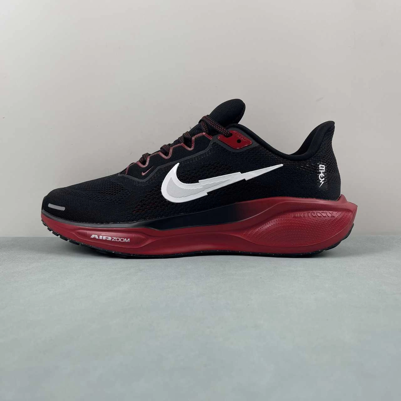 Air Zoom Pegasus 41 Gym Red White Black HF0401-600 Sock-like fit reduces rubbing during direction shifts Push Workout