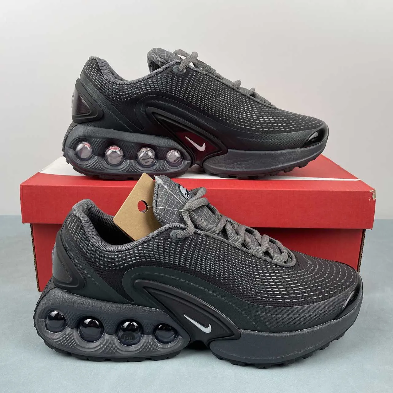 running in the night shoes Air Max Dn Anthracite Smoke Grey HQ3816-001