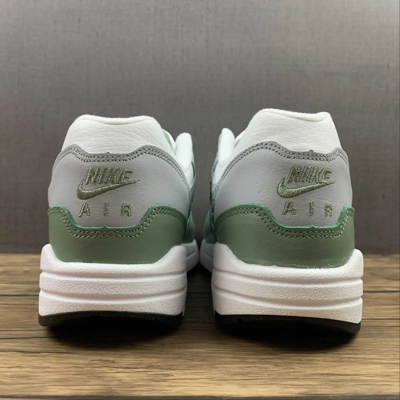 antibacterial insole shoes bulky shoes Air Max 1 Premium Spiral Sage Wolf Gray Black White DB5074-100