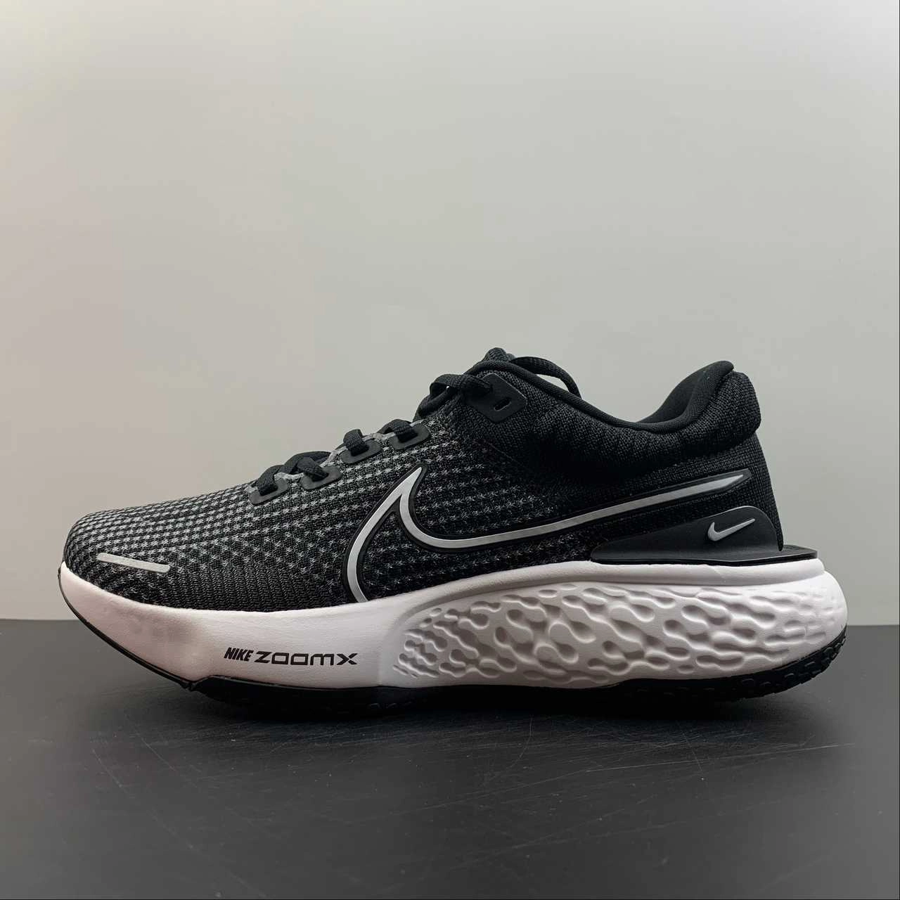 ZOOMX Invincible Run FK 2 Black White DH5425-001 Molded heel cups improve balance and ankle stability