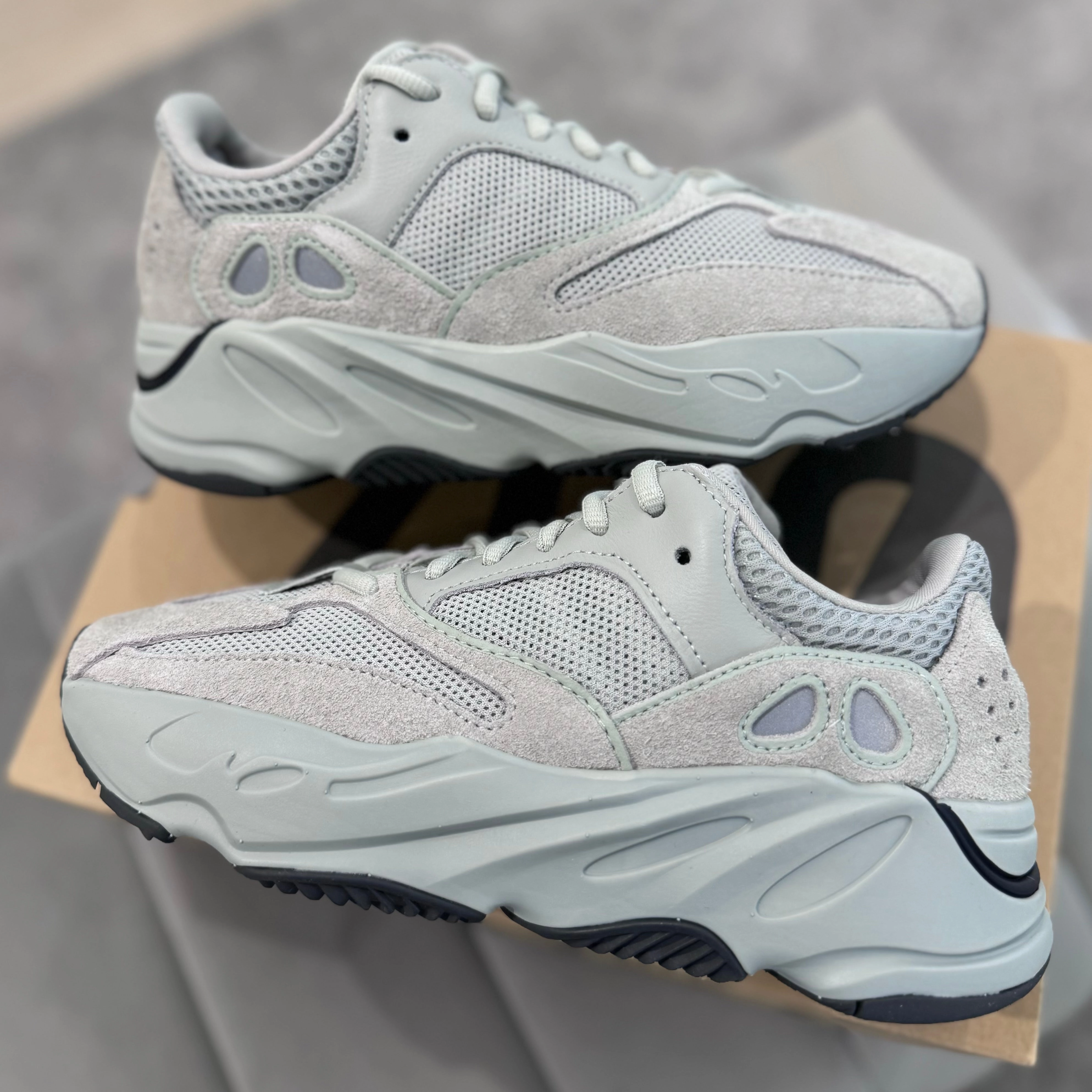 YEEZY 700 ??SALT?? All-around ease Zonal Support