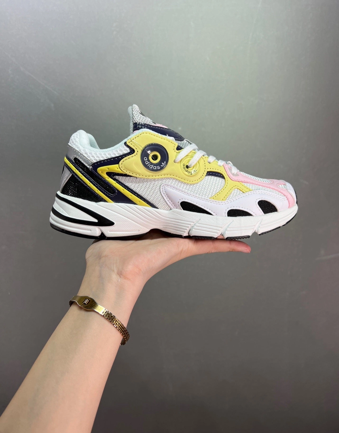 Innovative solution running in amateur tracks shoes Adidas Astir Cloud White Calvi GZ1637