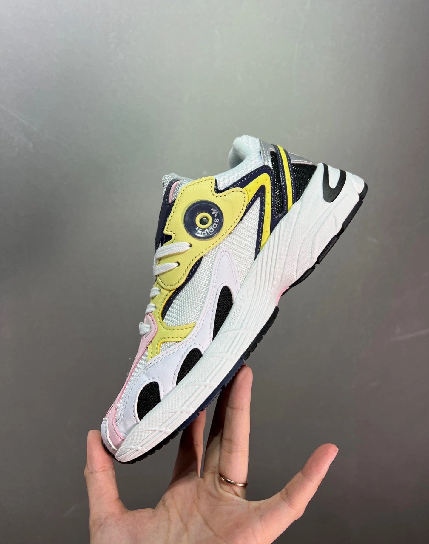 Muddy running grip Road - approved Adidas Astir Cloud White Calvi GZ1637