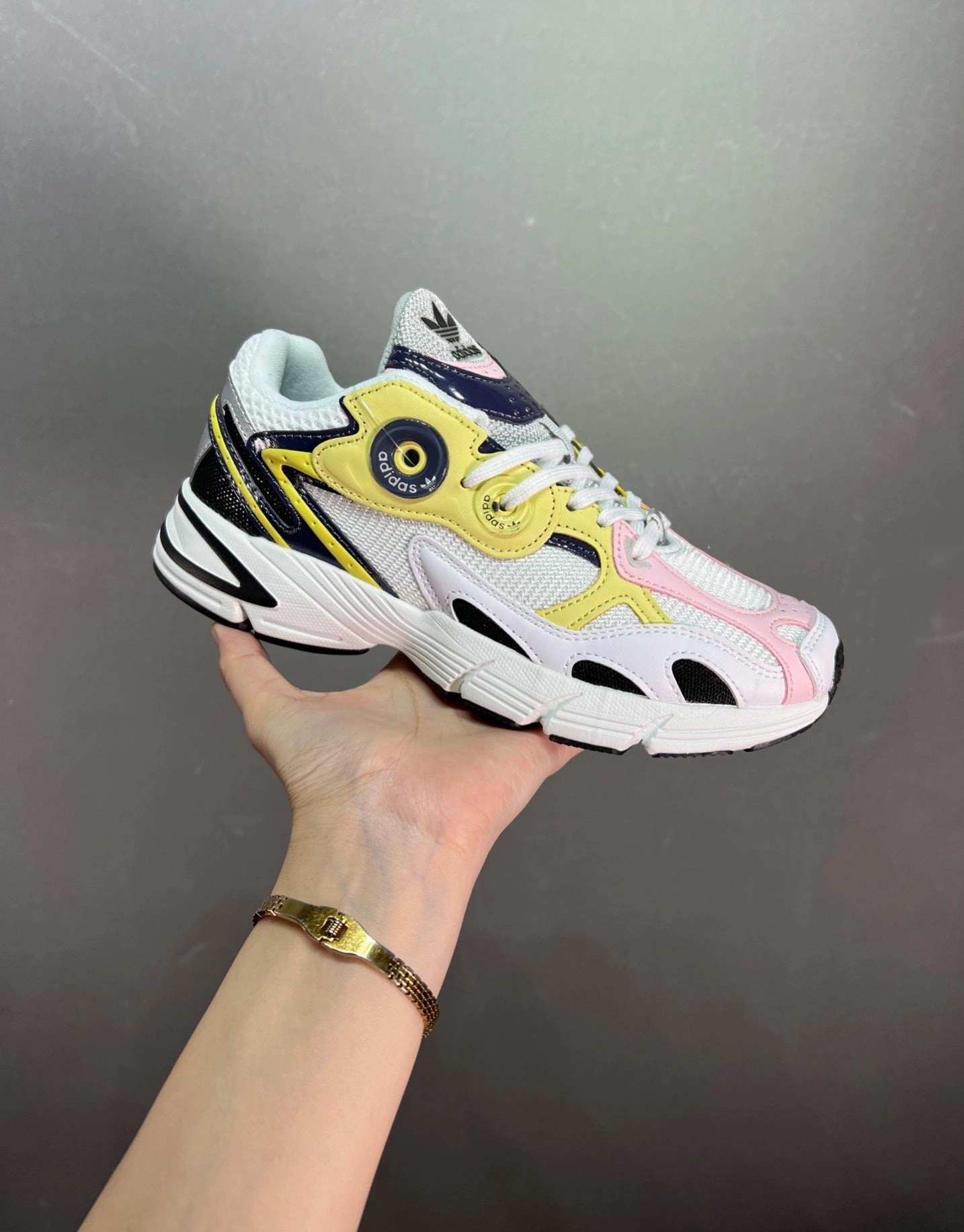 Adidas Astir Cloud White Calvi GZ1637 logo - buttoned shoes