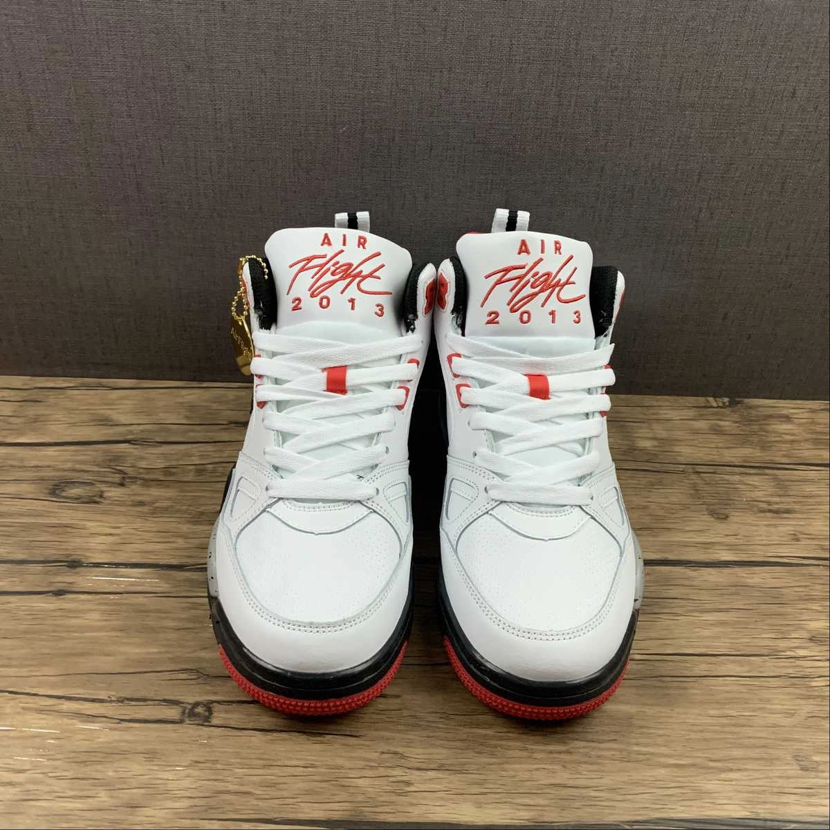 men's running shoe alternative field hockey shoes Air Flight 13 Mid White Black Red 579961-108