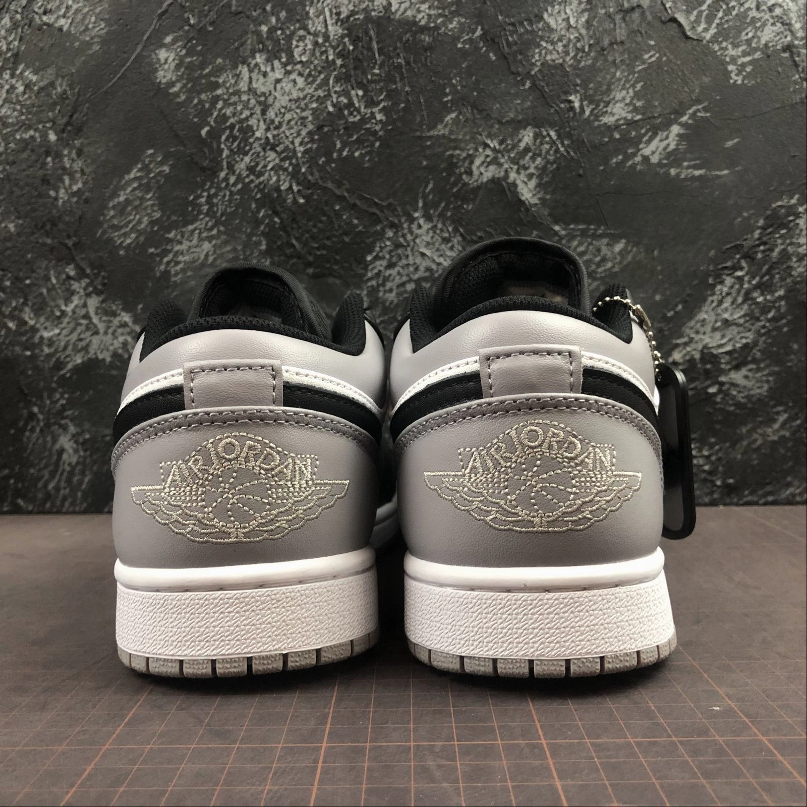 Street Use Air Jordan 1 Low White Atmosphere Grey-Black 553558-110
