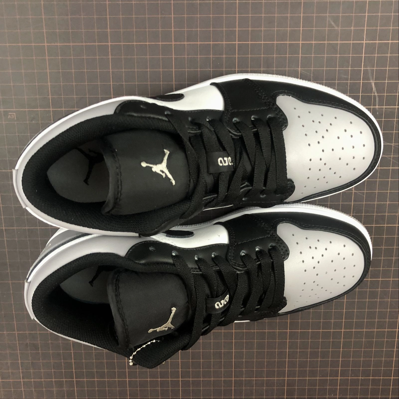 Air Jordan 1 Low White Atmosphere Grey-Black 553558-110 Urban use All-weather flair