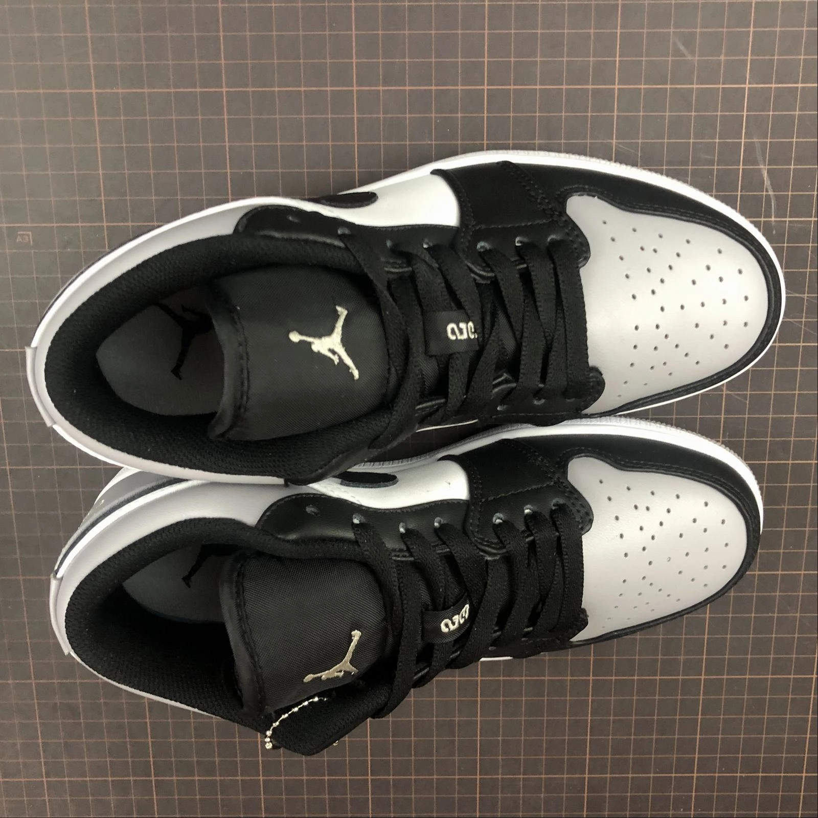 Ankle padding Zero Drop Platforms Air Jordan 1 Low White Atmosphere Grey-Black 553558-110