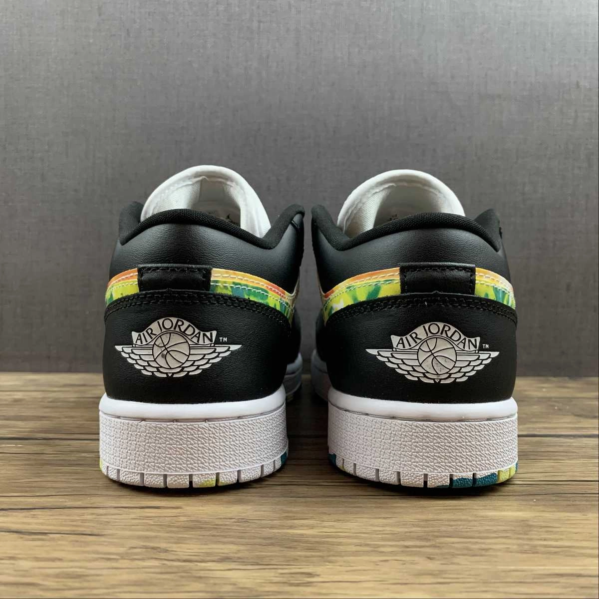 Air Jordan 1 Low SE (GS) Black White-Team Orange DJ6252-038 Vibration Dampening Tech