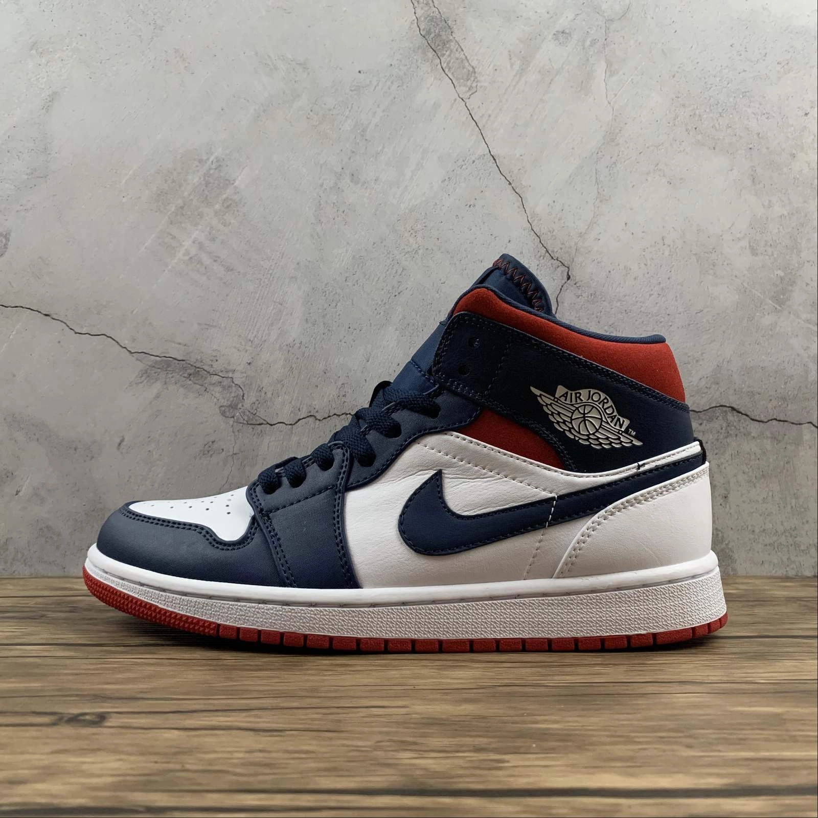 Air Jordan 1 Mid SE White University Red 852542-104 Orthotic Friendly Fit Orthopedic Friendly Design