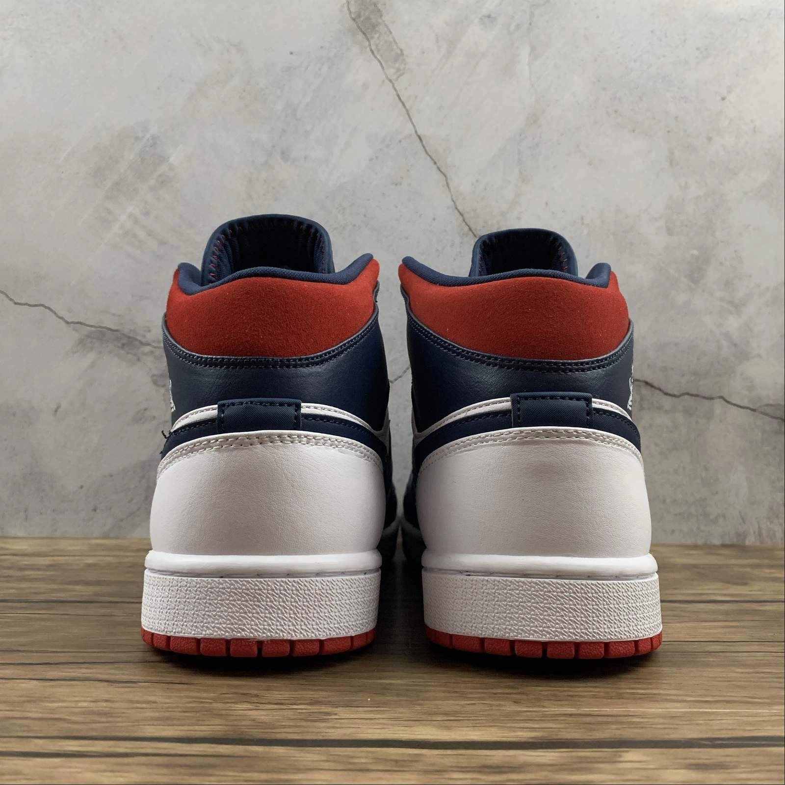 Air Jordan 1 Mid SE White University Red 852542-104 Regular Walk Training Sessions