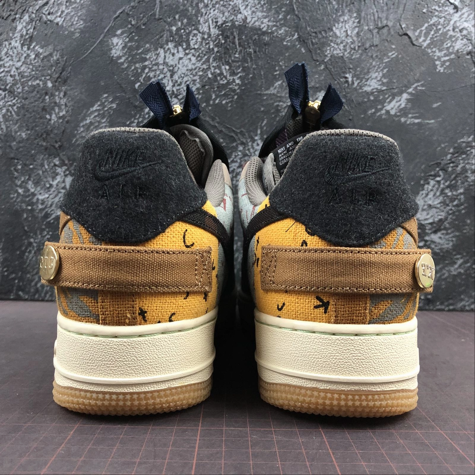 Urban Look Slide Step Travis Scott x Air Force 1 Low Cactus Jack Multi Color Muted Bronze Fossil CN2405-900