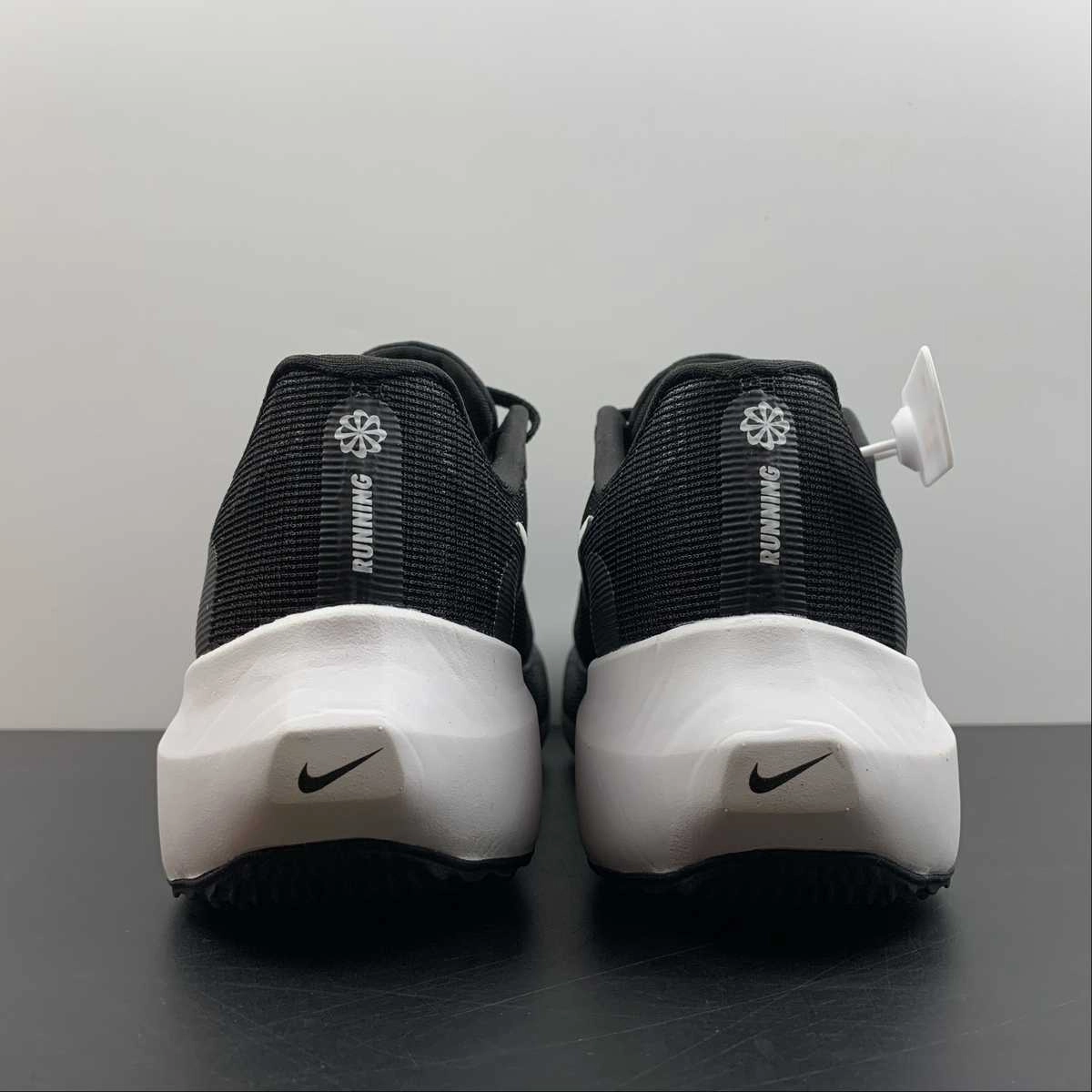 Outdoor Grip Zoom Fly 5 Black White DM8968-001