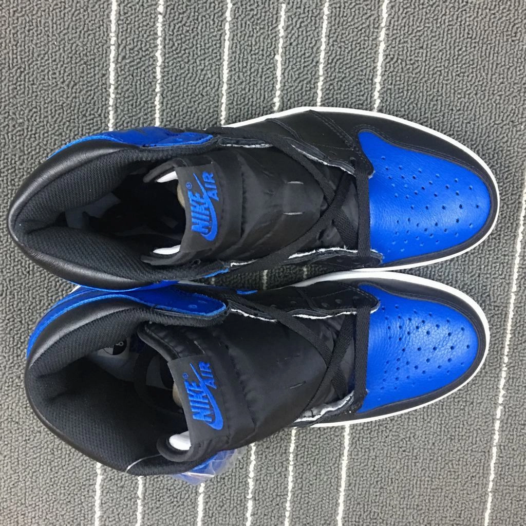 Air Jordan 1 Retro High OG Black Royal White  555088-007 Walk Commute Active Zone