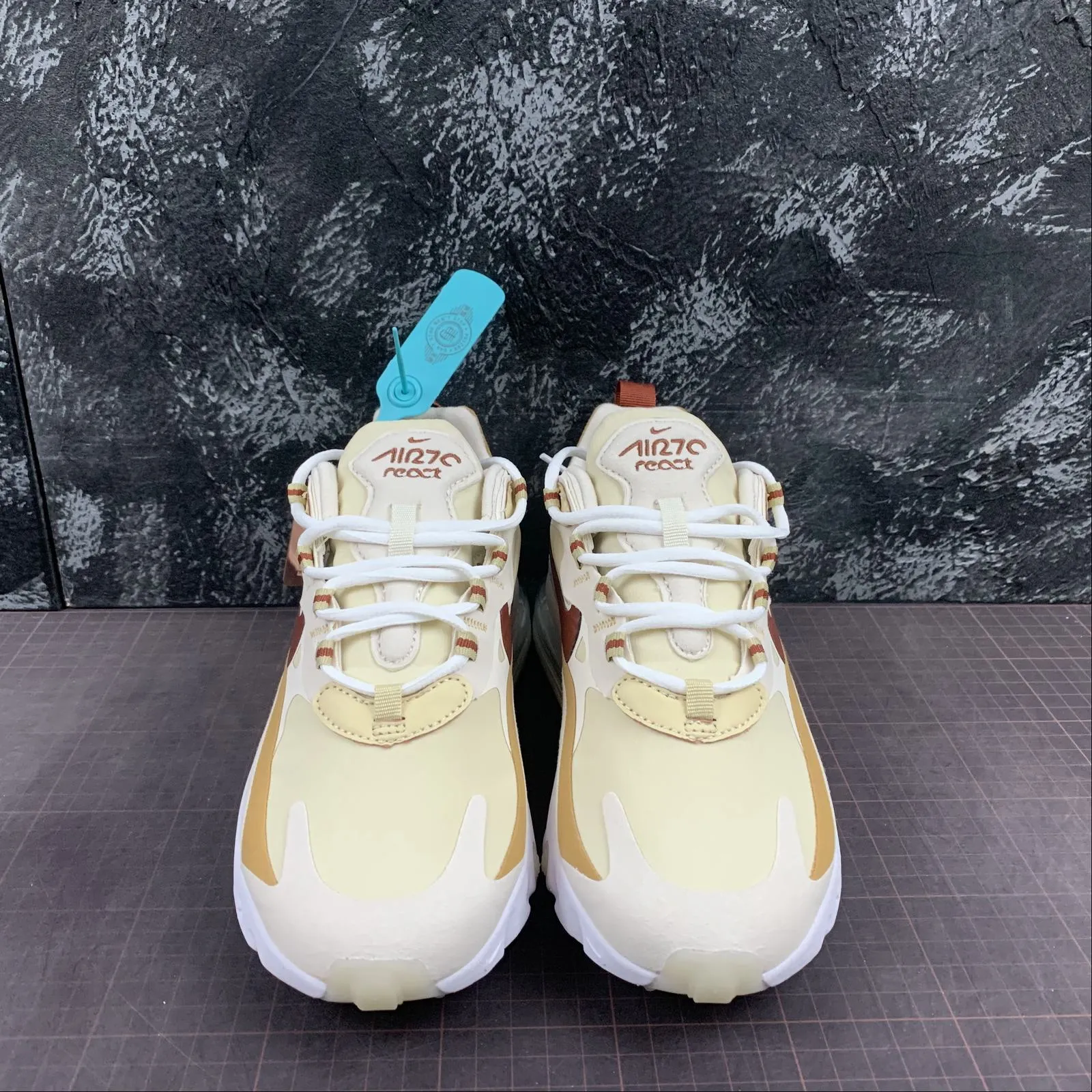 cross - training shoes Air Max 270 React White Brown Grey AT6174-700