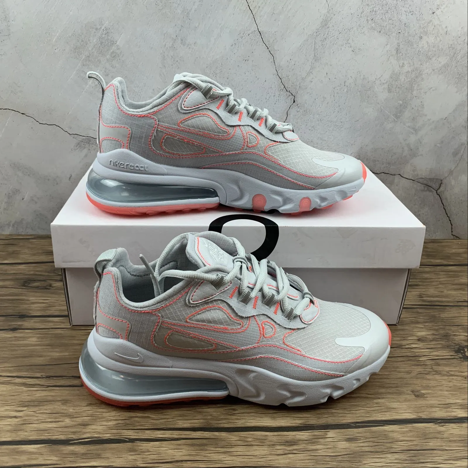 Boost foot - comfort Air Max 270 React SP White White-Flash Crimson CQ6549-100