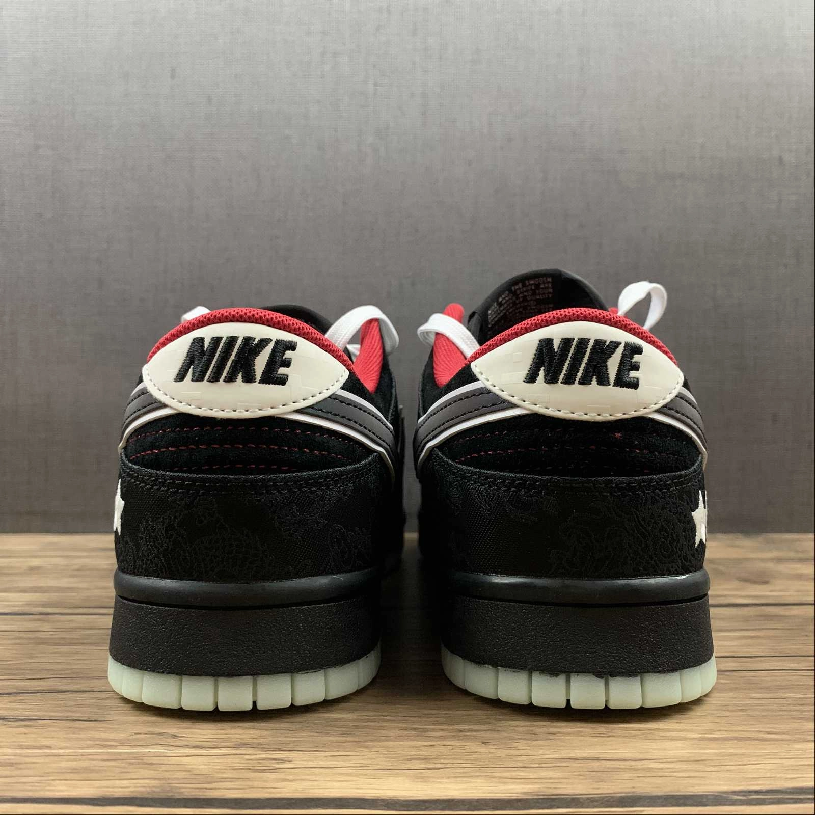 Slip-resistant durability Durable Feel SB Dunk Low LPL League of Legends Black White Bright Crimson DO2327-011