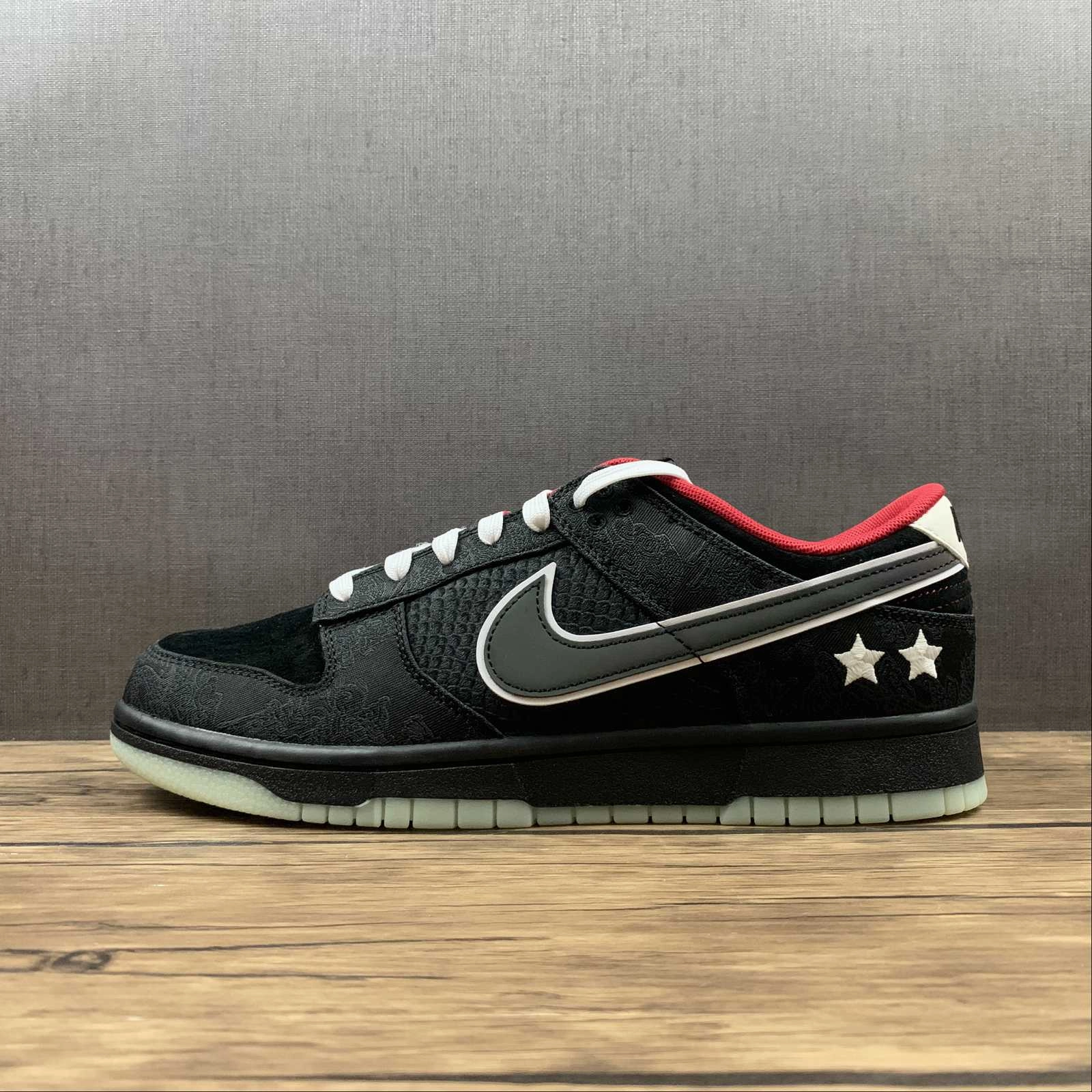 SB Dunk Low LPL League of Legends Black White Bright Crimson DO2327-011 Stability Focus