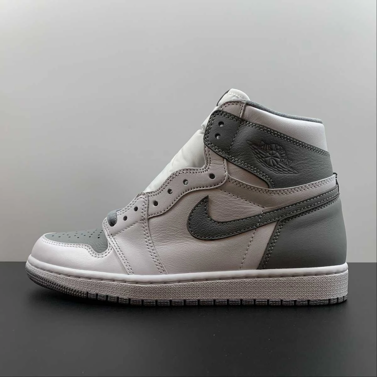 Multi Directional Flex Grooves Air Jordan 1 Retro High OG White Sail Stealth Grey (2021) 555088-037