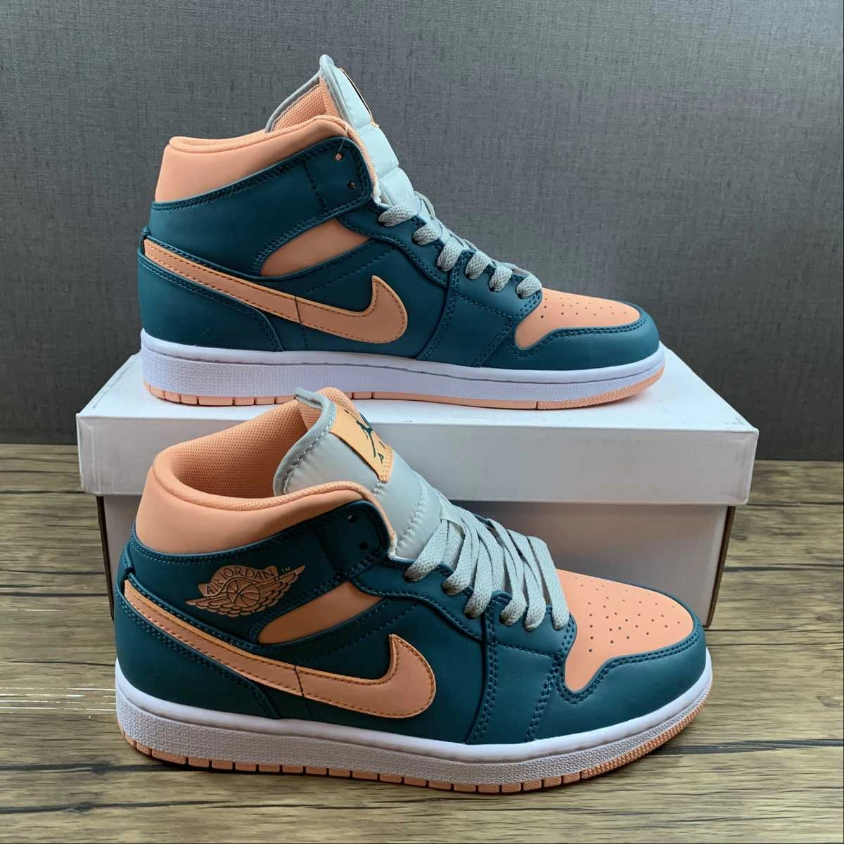 Simple Comfort Shock Dispersing Tech Air Jordan 1 Mid Pink Green