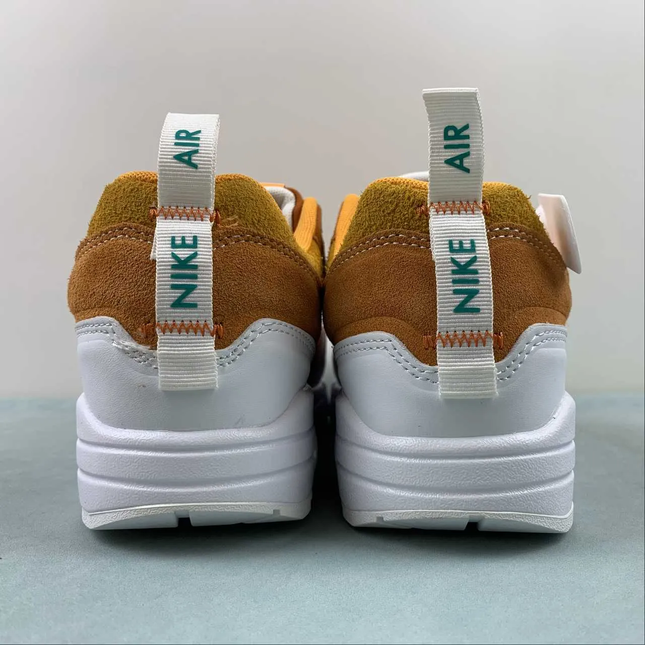 Back - support Air Max 1 Serena Williams Design Crew Curry White FQ4298-800