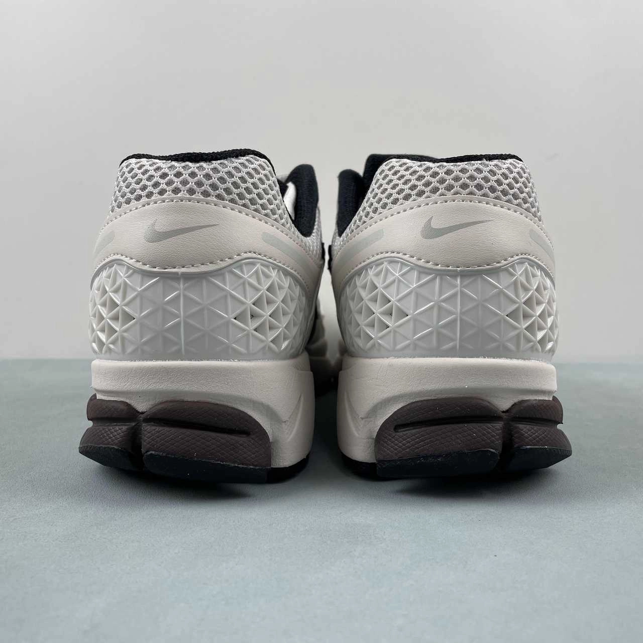 Zoom Vomero 5 Phantom Metallic Platinum Light Iron Ore FJ2028-001 Quick Steps Urban Training