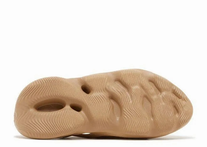 Yeezy Foam RNNR Clay Taupe Fashion Appeal Comfortable Use