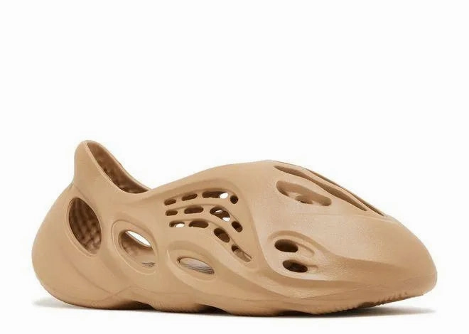 Natural Movement Yeezy Foam RNNR Clay Taupe