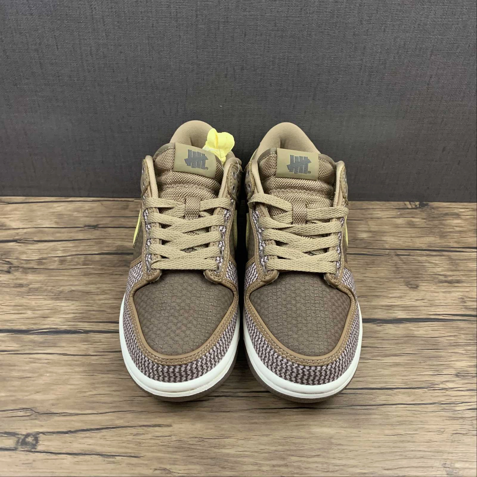 Casual Fit Undefeated x SB Dunk Low SP Canteen Lemon Frost DH3061-200