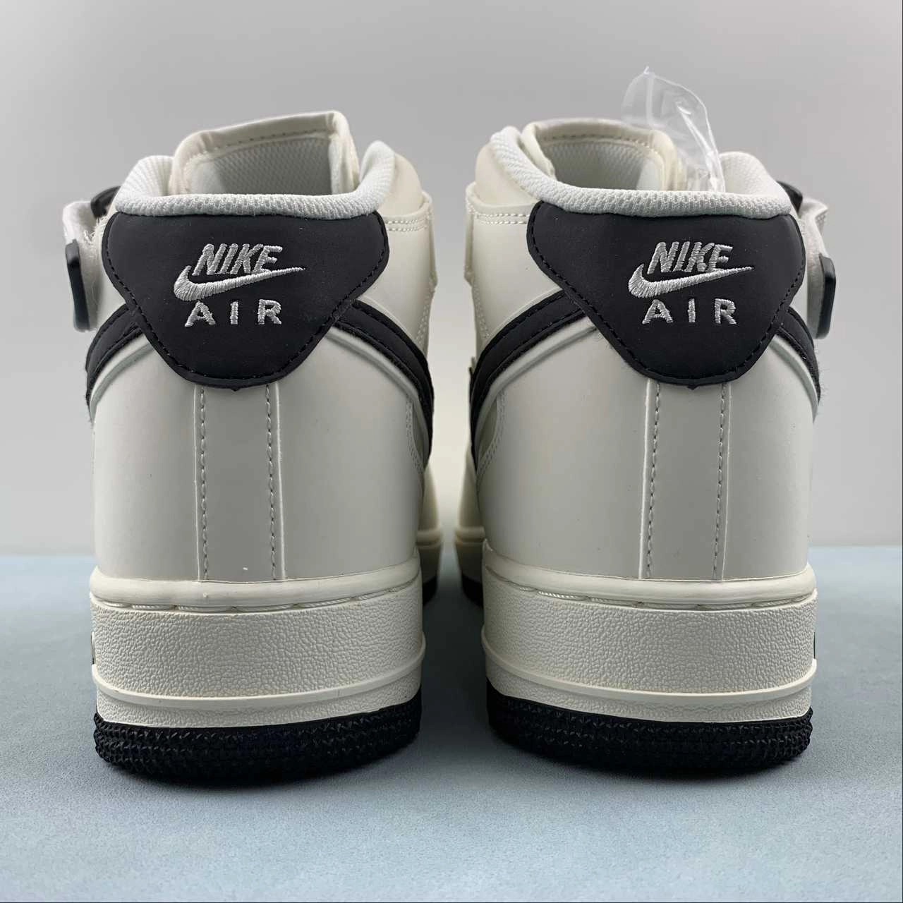 Sturdy sole Air Force 1 07 Mid Off White Black SH0235-511