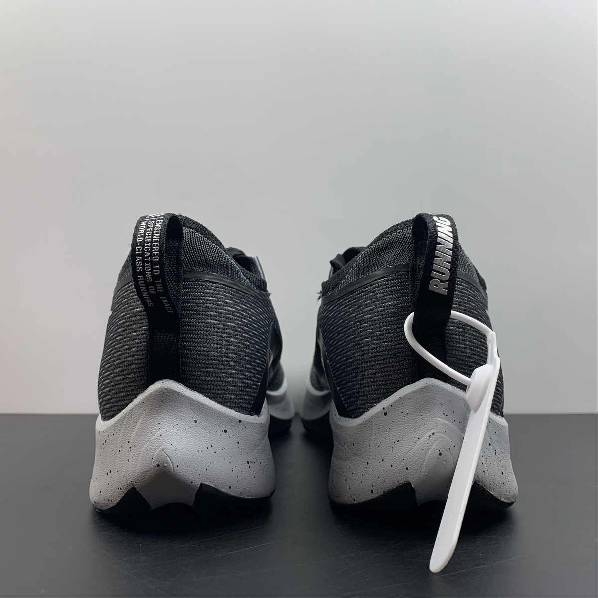 Active Flow Anti   Odor Zoom Fly 4 Dk Smoke Grey Metallic Silver CT2392-002