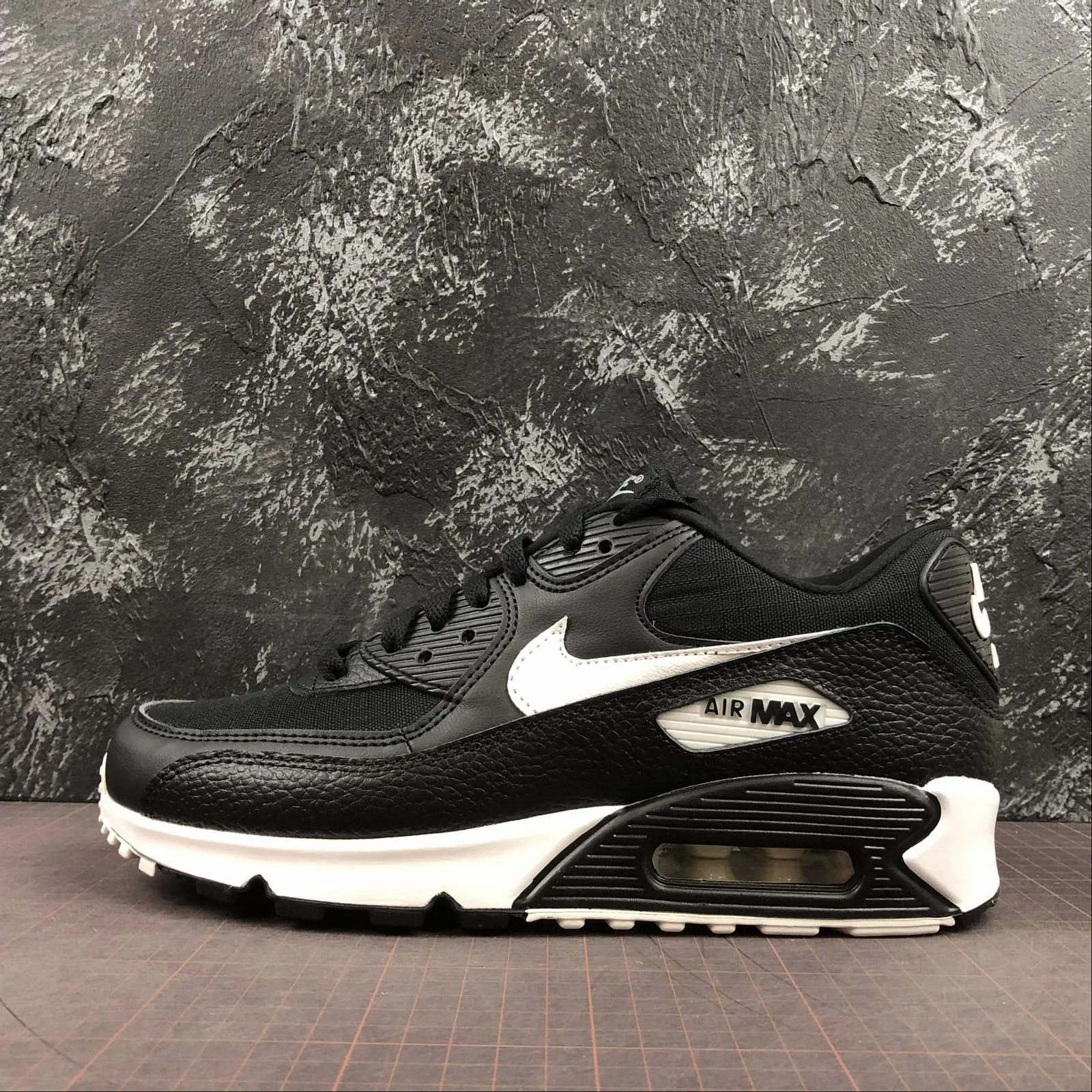 Air Max 90 Essential Black White 325213-060 speed - focused shoes