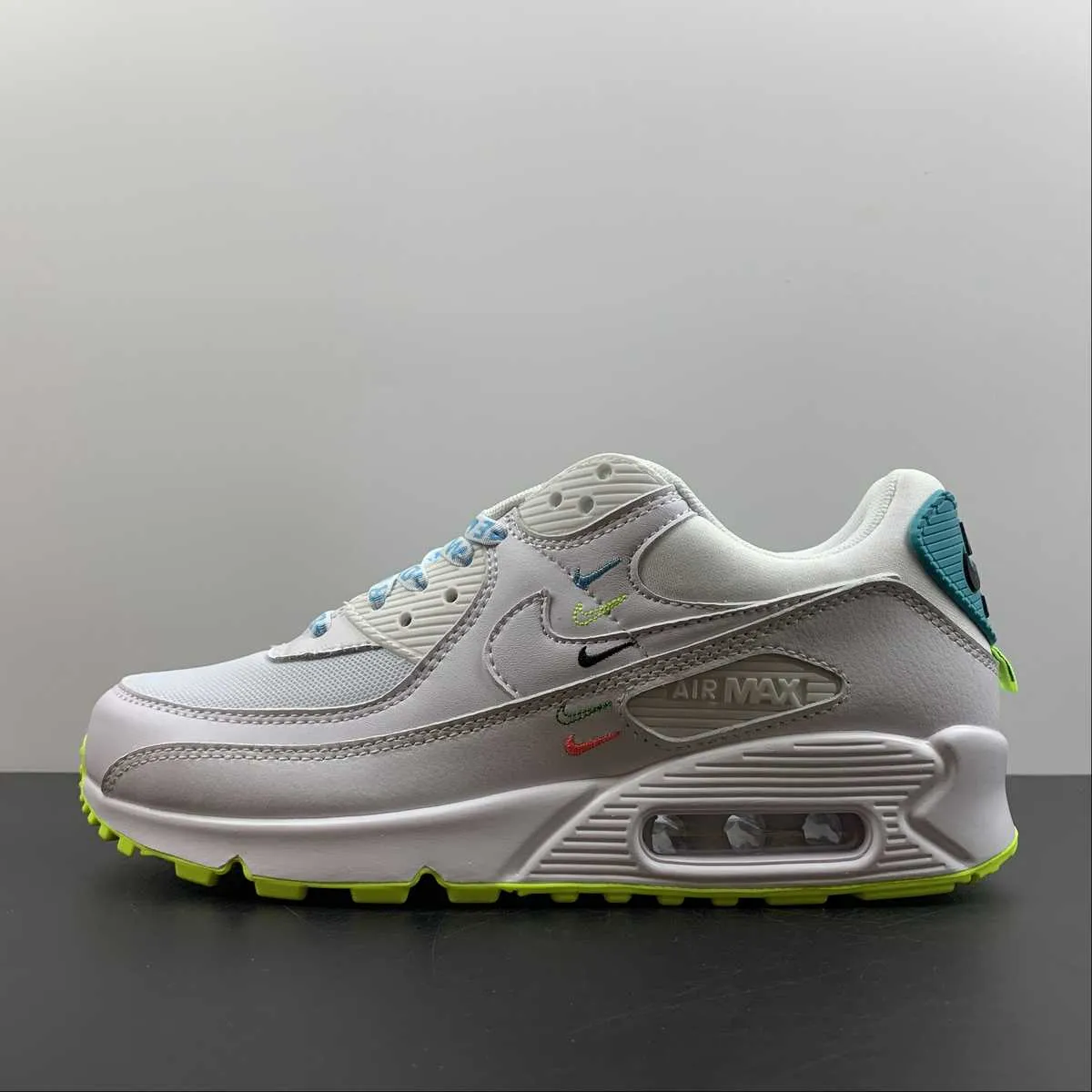 Air Max 90 SE Worldwide Pack White Blue Fury Volt CK7069-100 foot - power running shoes
