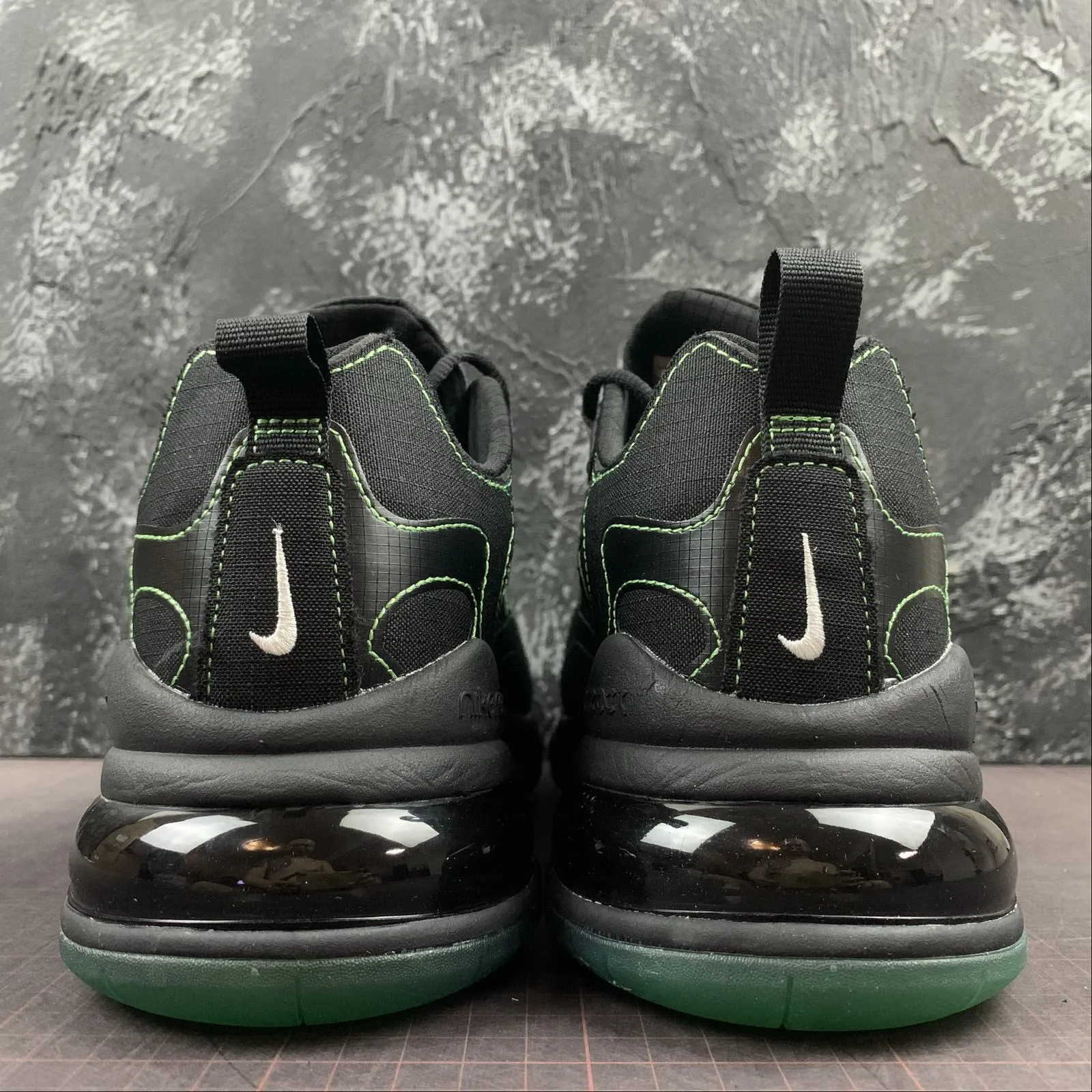 low - cut running shoes Air Max 270 React SP Black Black-Electric Green