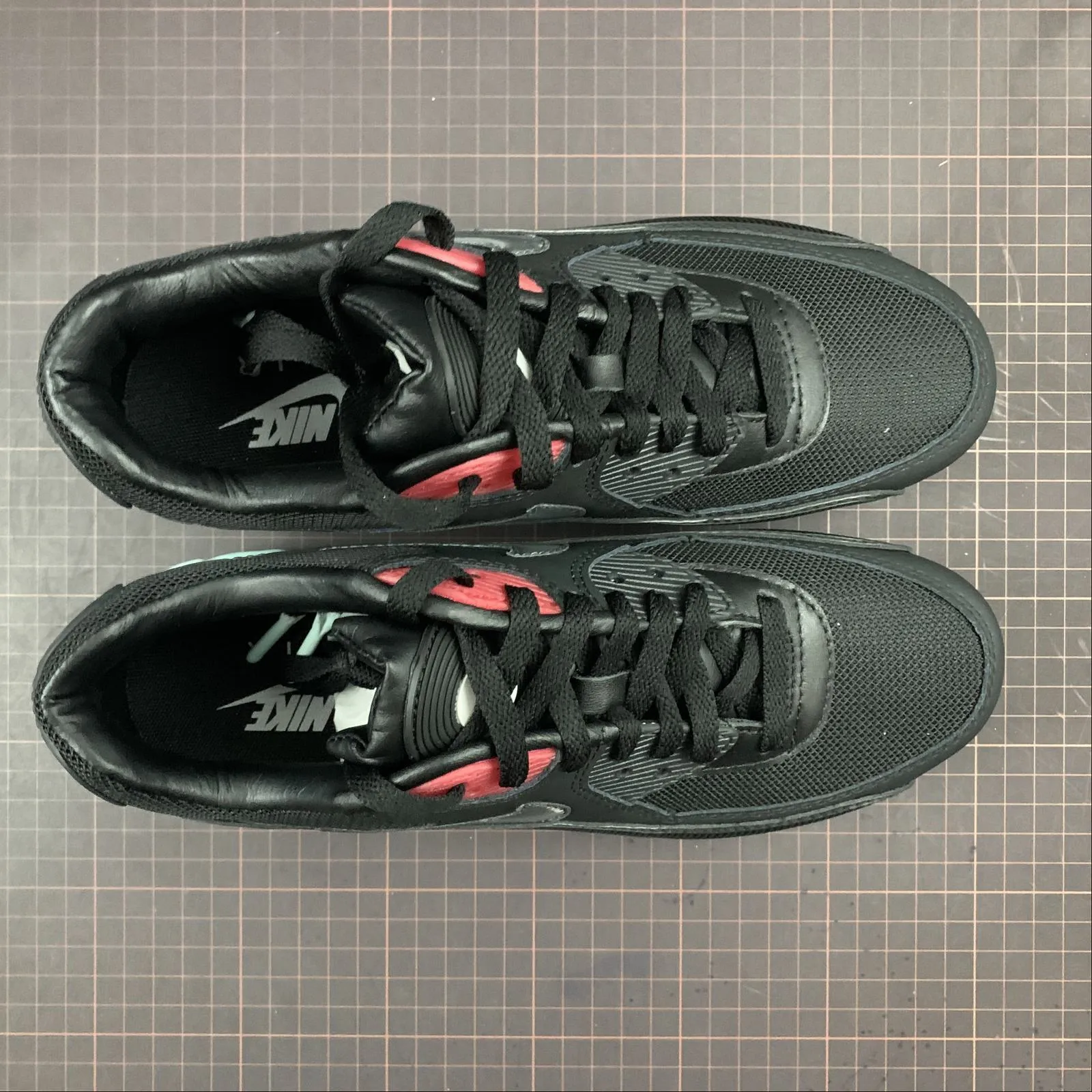Air Max 90 Vinyl Black Cool Grey Teal Tint University Red CK0902-001 running in well - maintained tracks shoes Dry