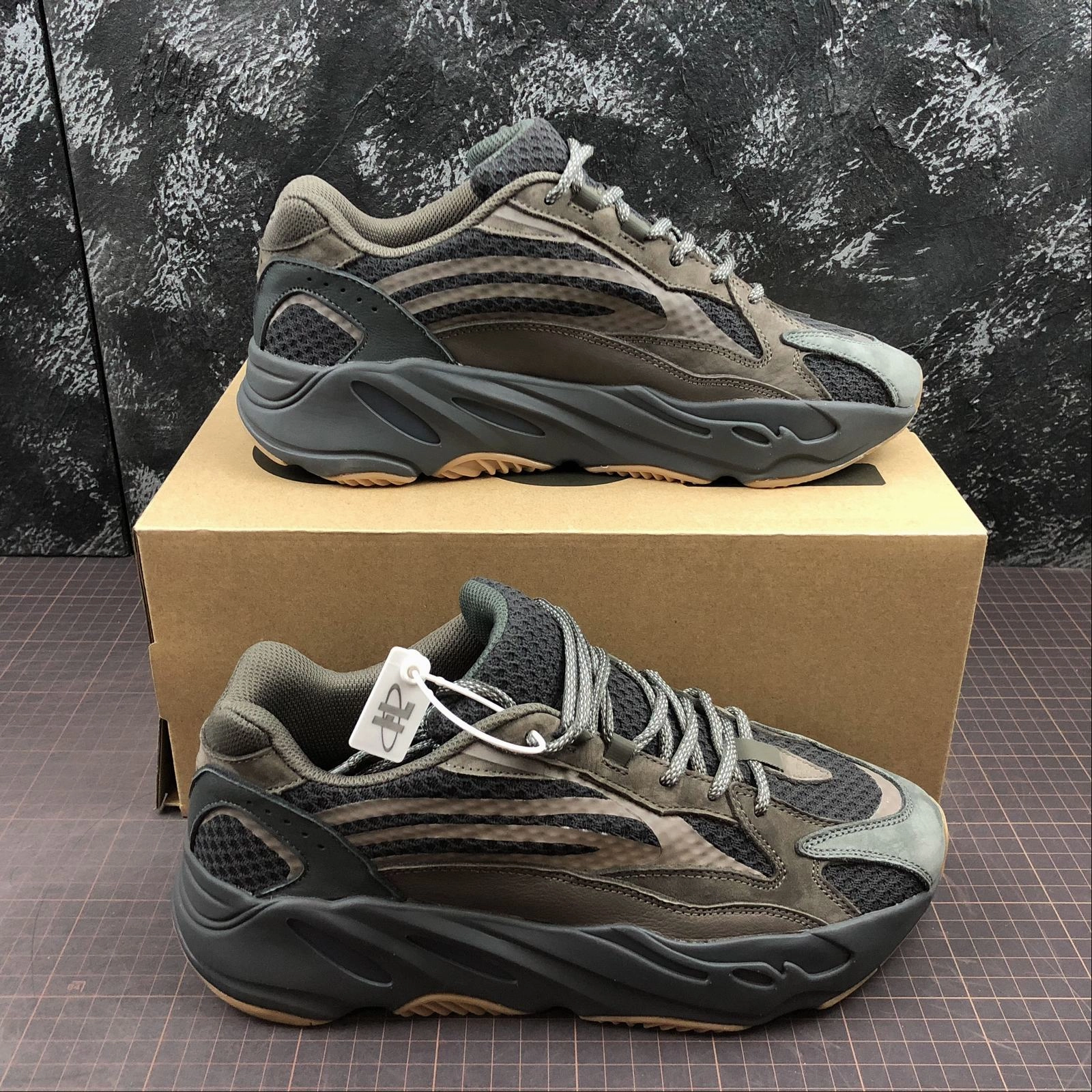 10K shoes space - themed running shoes Adidas Yeezy Boost 700 V2 Geode EG6860