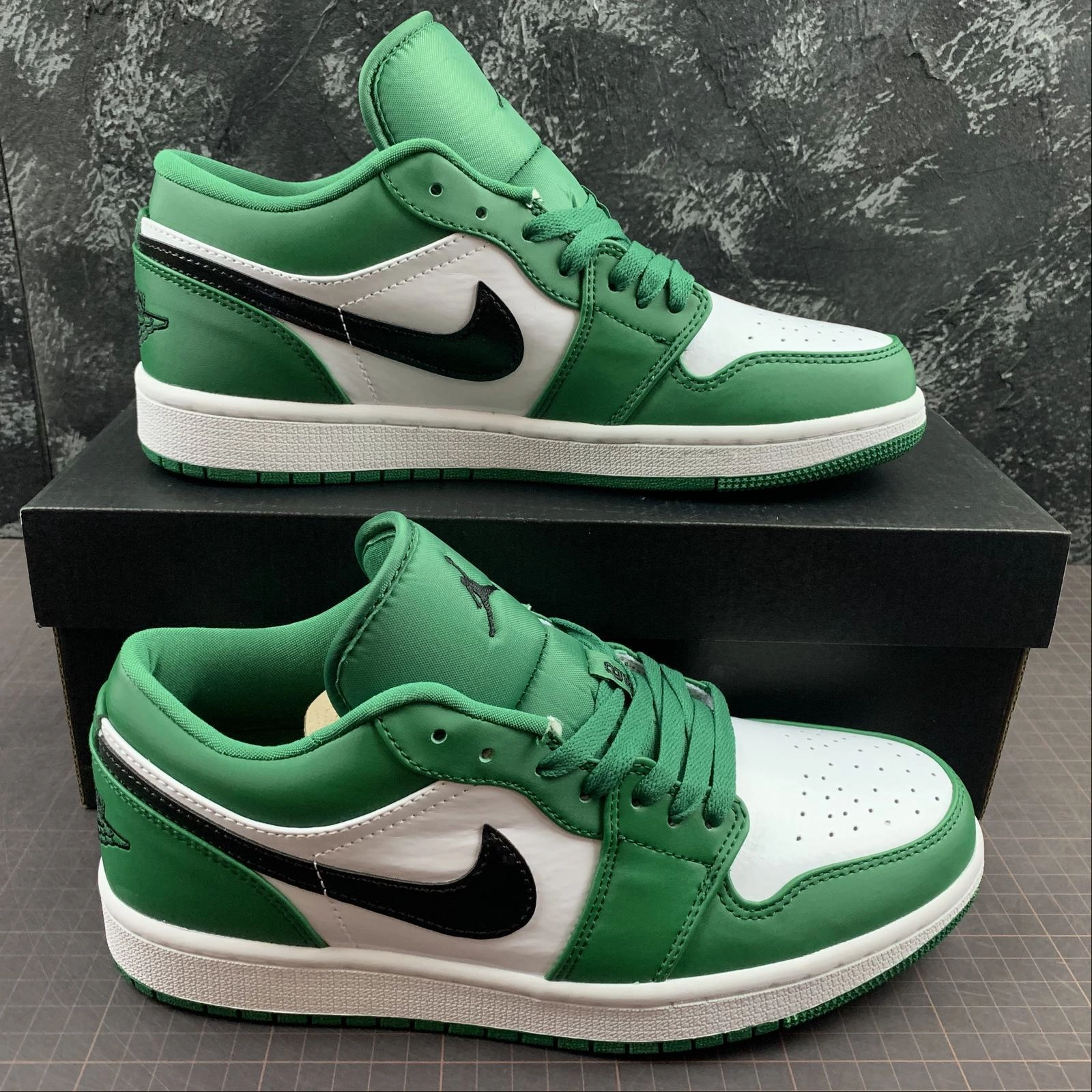 Air Jordan 1 Low Pine Green Black White 553558-301 Microfiber Lining Stable Sole
