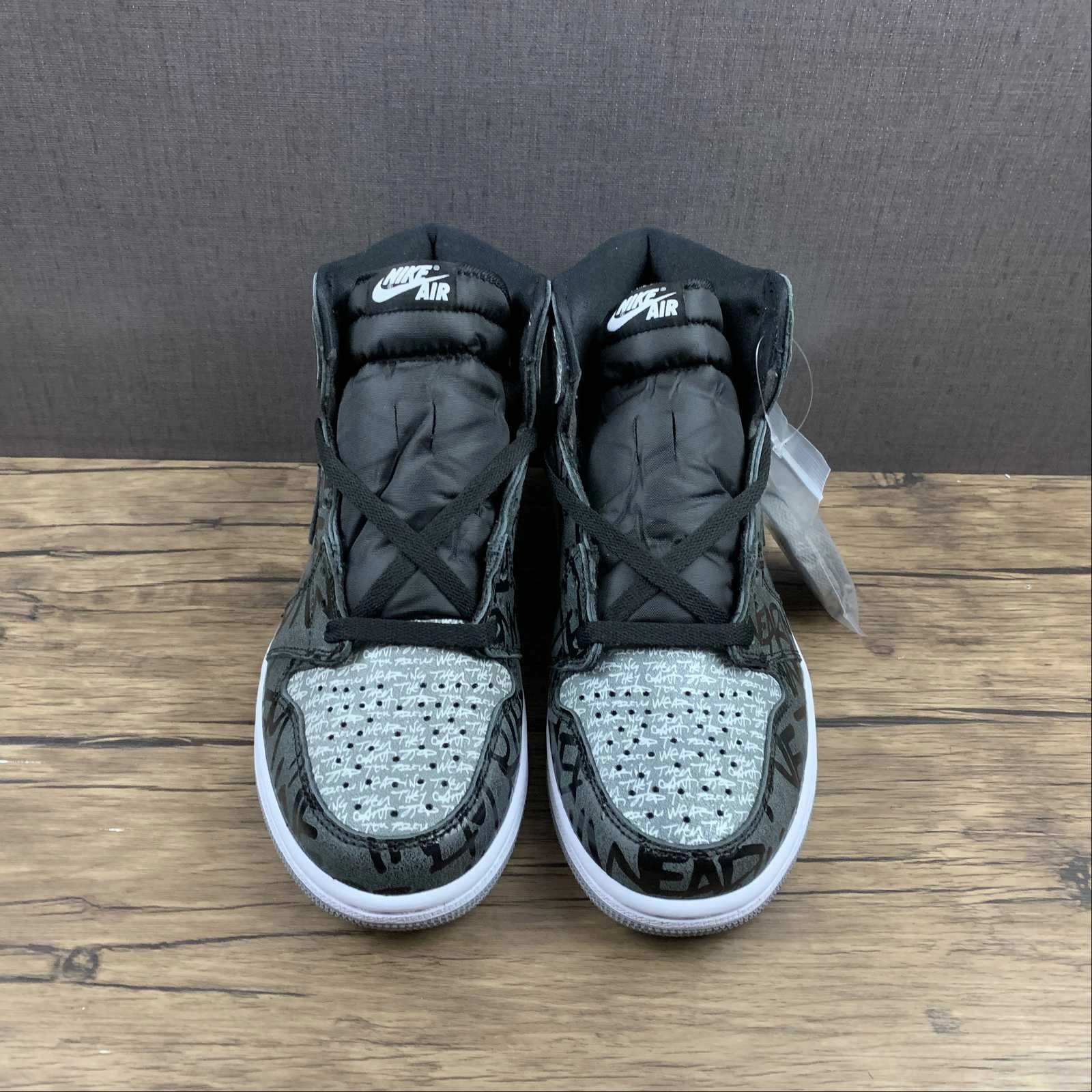 Adaptive Lacing Mechanism Smooth Lines Air Jordan 1 Retro High OG Black Grey Treason (2021) 555088-036