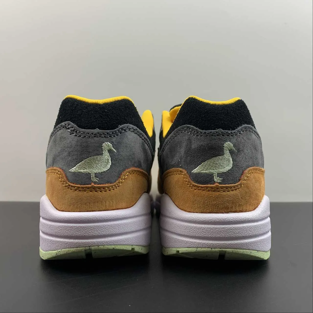 Air Max 1 Ugly Duckling Anthracite Honeydew Black Kumquat DZ0482-001 Uneven terrain