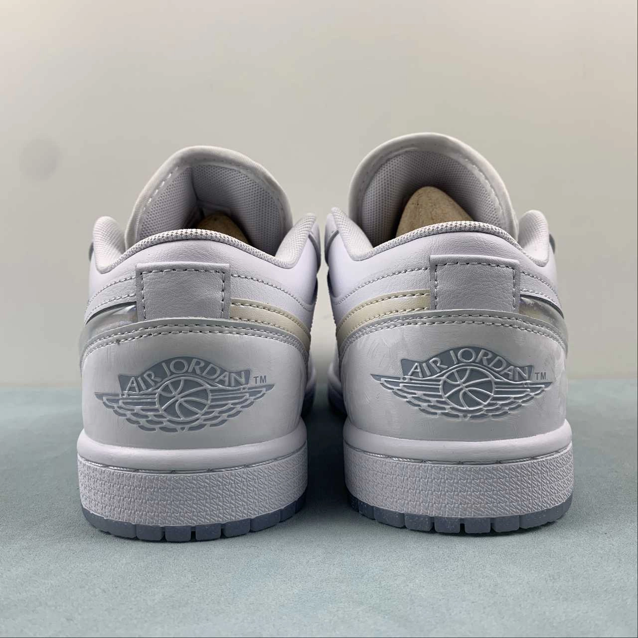 Air Jordan 1 Low GS White Iridescent Glitter Summit White Ice Blue FQ9112-100 Outsole Grip