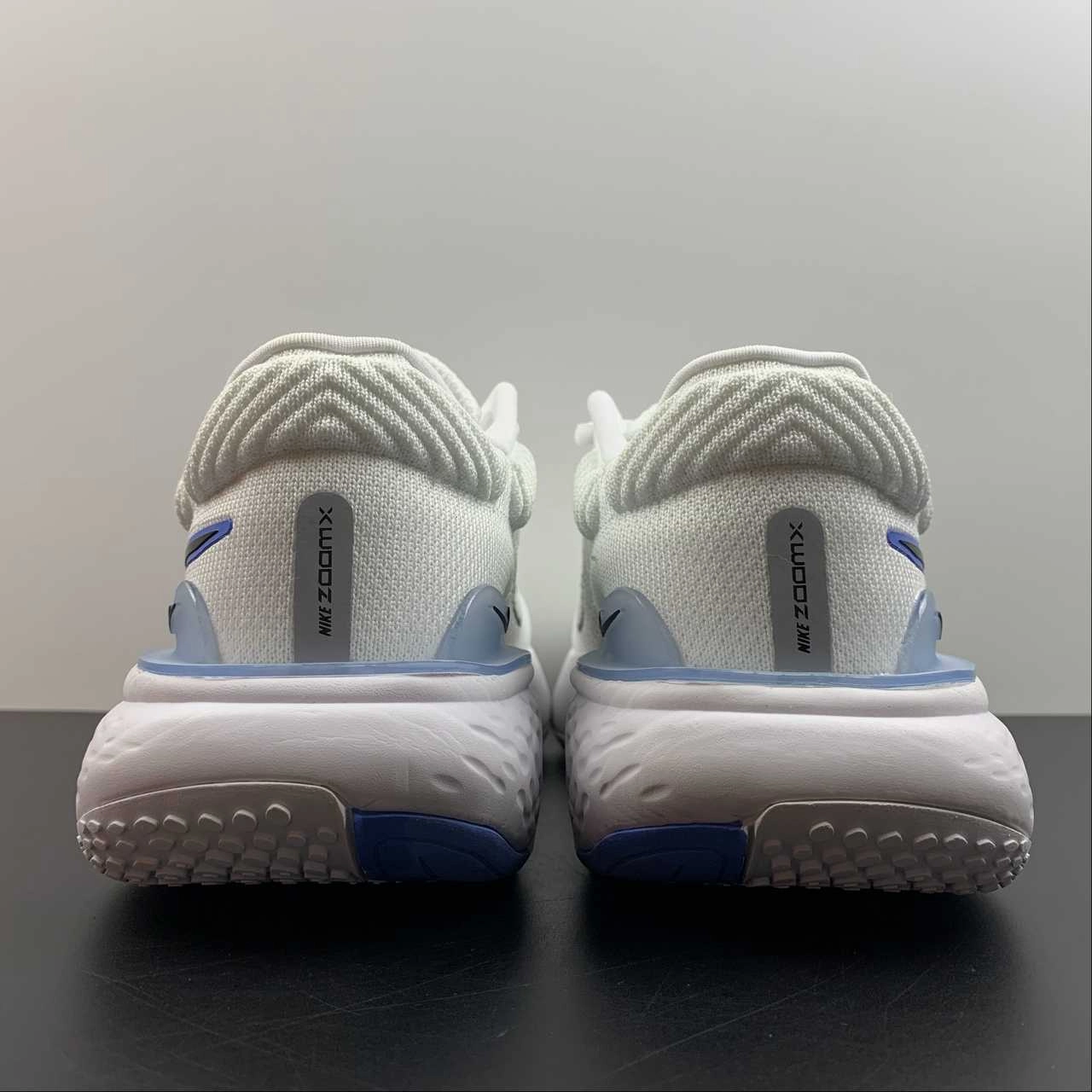Long distance Cushioned step reduces vibration from repetitive contact ZOOMX Invincible Run FK 2 White Sky Blue DH5425-100