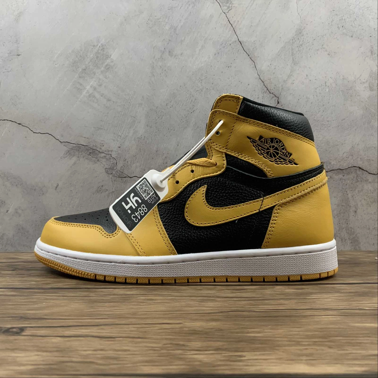 Soft Motion Dual Density Air Jordan 1 Retro High OG Metallic Gold Black White (2021) 555088-701