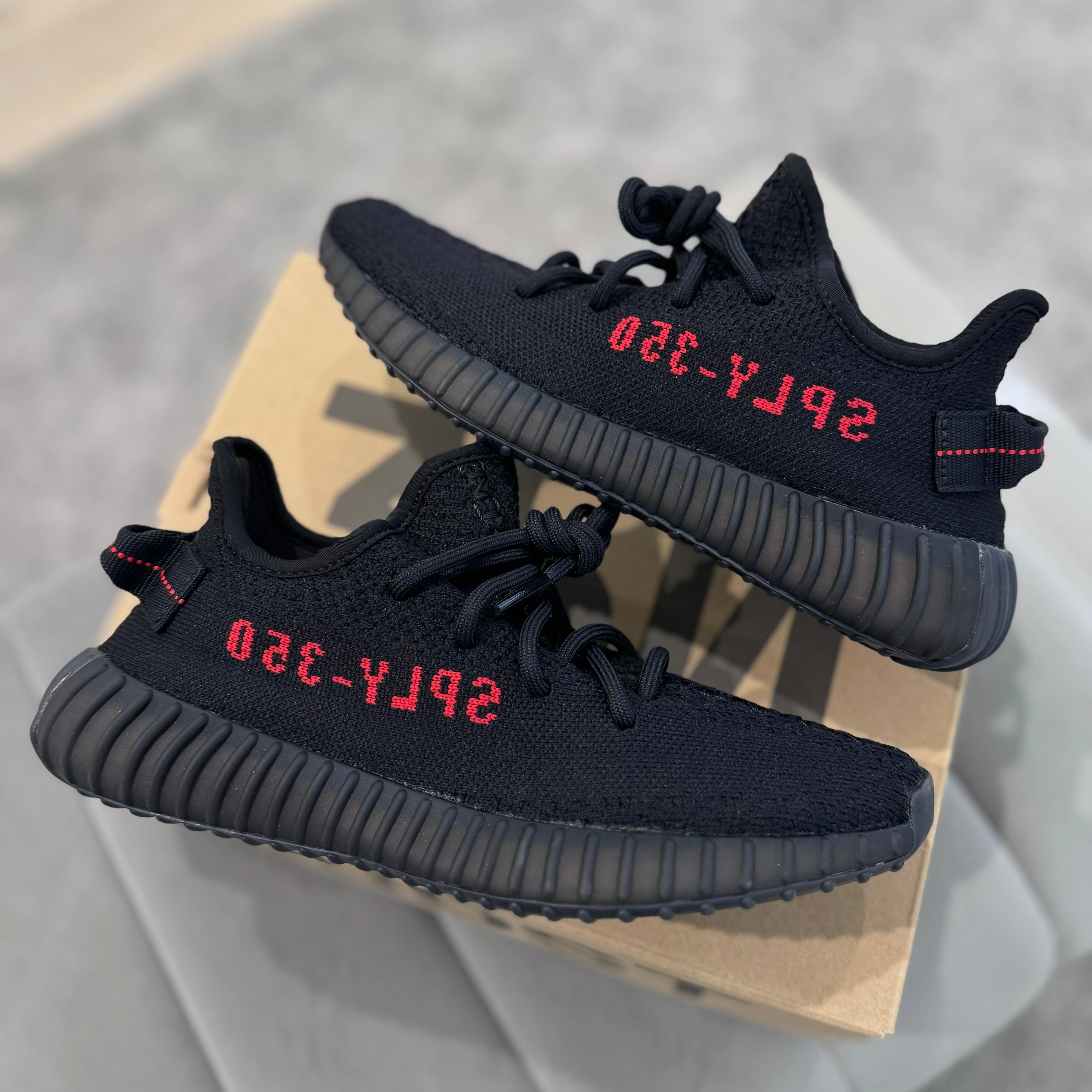 Plus Size YEEZY 350 V2 ??BRED??