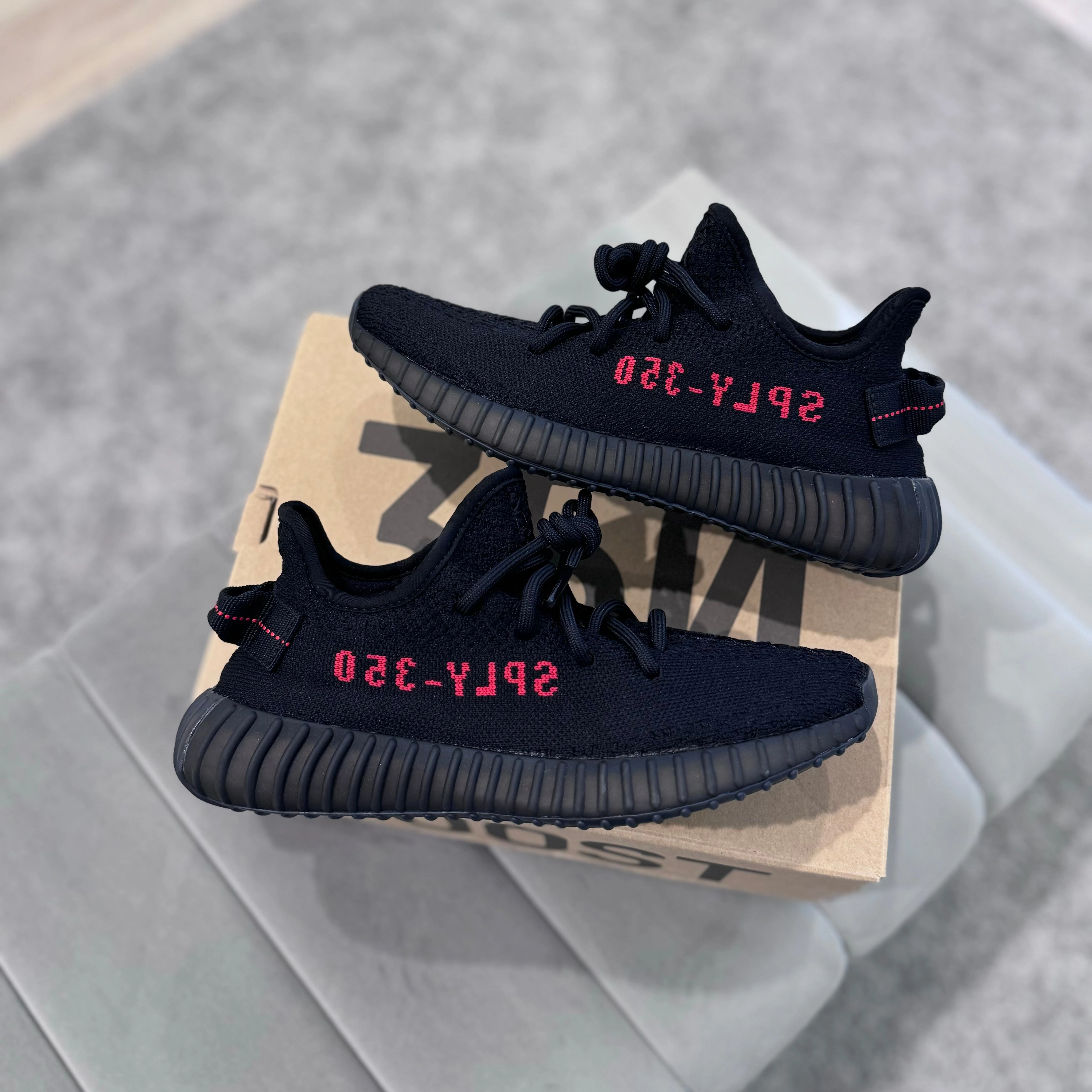 YEEZY 350 V2 ??BRED?? Basic Design