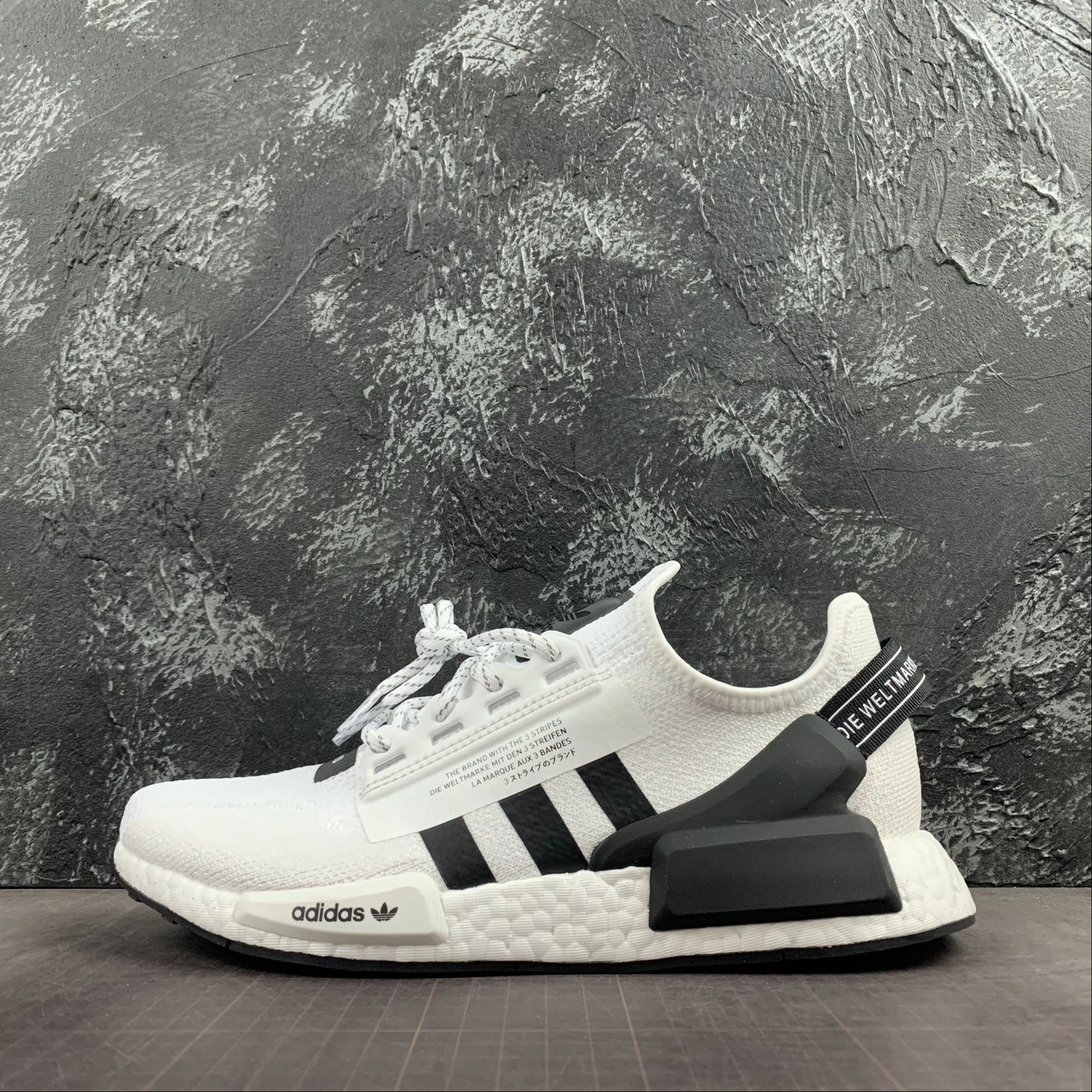 Comfortable Collars Adidas NMD R1 V2 Cloud White Core Black Cloud White