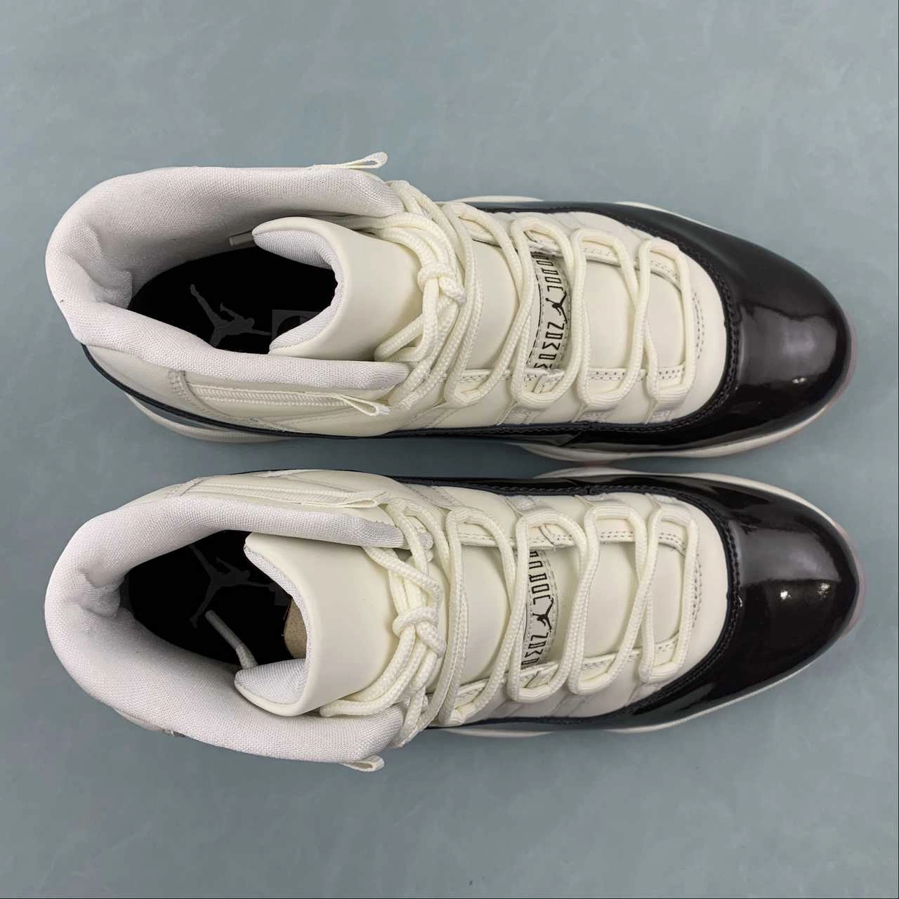 Sneakers Padded Collar Adaptive Fit System Air Jordan 11 Retro Neapolitan Sail Velvet Brown Atmosphere AR0715-101