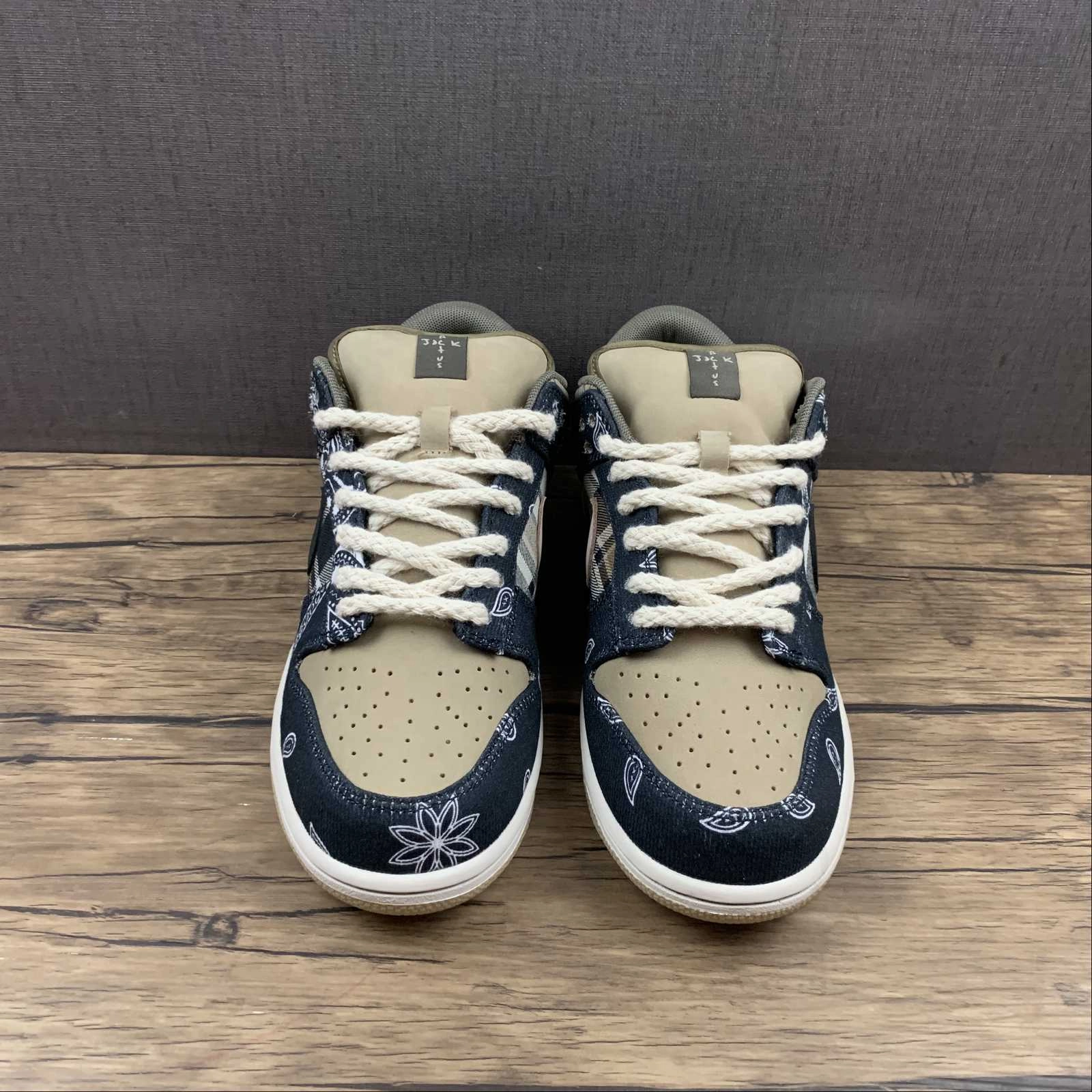 High Top Design Urban Energy SB Dunk Low PRM QS Black Black-Parachute Beige CT5053-001