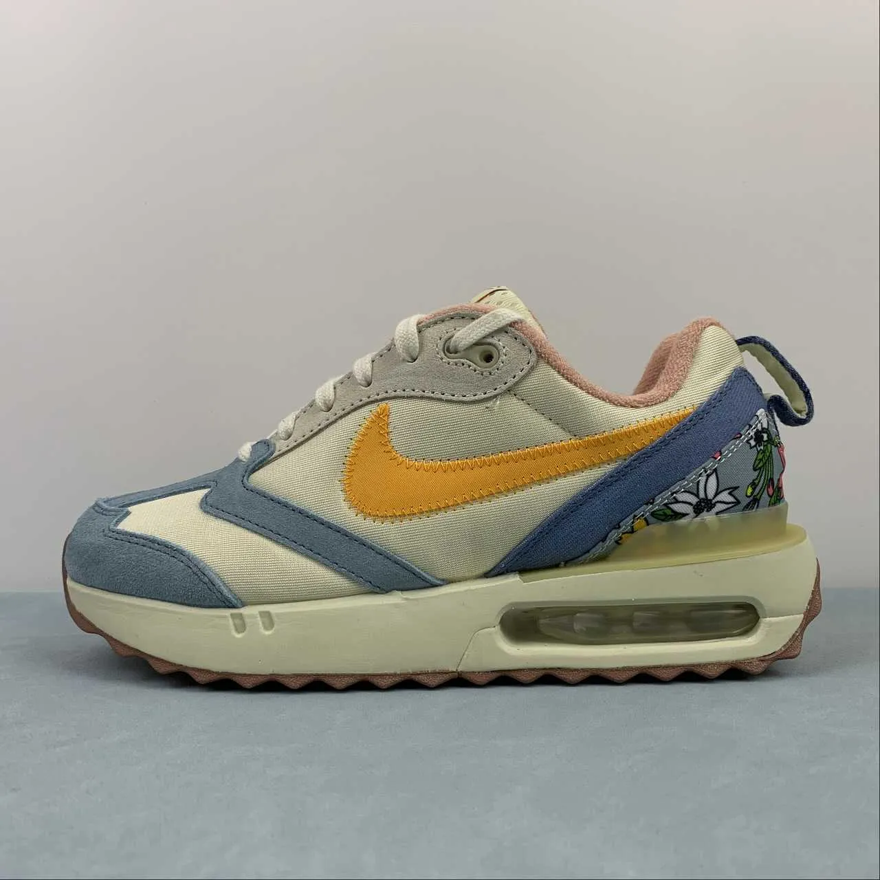 Air Max Dawn Coconut Milk University Gold DV1488-172 Outsole Traction